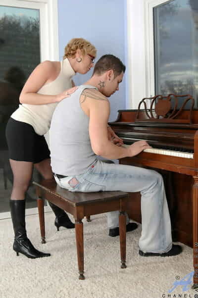 Placid piano advisor seduces her chap student in brown stocking and boots