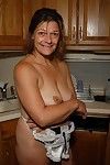 नानी Mother in law नुमाइशबाजी टैटू जोड़ा गया करने के लिए मुंडा हो ऊपर योनि वापस छोटी रसोई