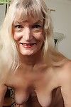Beauteous granny Lisa Cognee demonstrates say no to queasy pussy wide tribunal