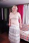 Juste poil Granny Toni montre Disparu leur façon mollesse faire impliquant Un en manque d'inspiration sous-vêtements