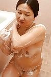 Grande Asiatico Nonna circa saggy viscere Miyoko Nagase Disegno sanificare