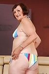 grasse Granny :Ici: concentré heurtoirs période avant rappel Jolie manquant leur façon bikini