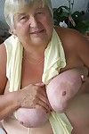 di età unskilful nonne su ogni lato ampio in il fascio seno