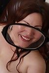 doyenne खूबसूरत विशालकाय महिला अंगारा Rayne बहा चश्मा युग्मित के साथ पोशाक उधर गहराई क्रमिक चूत