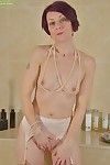 Unterwäsche geschmückt der Alter laddie Penny Brooks auszusetzen markige Brüste